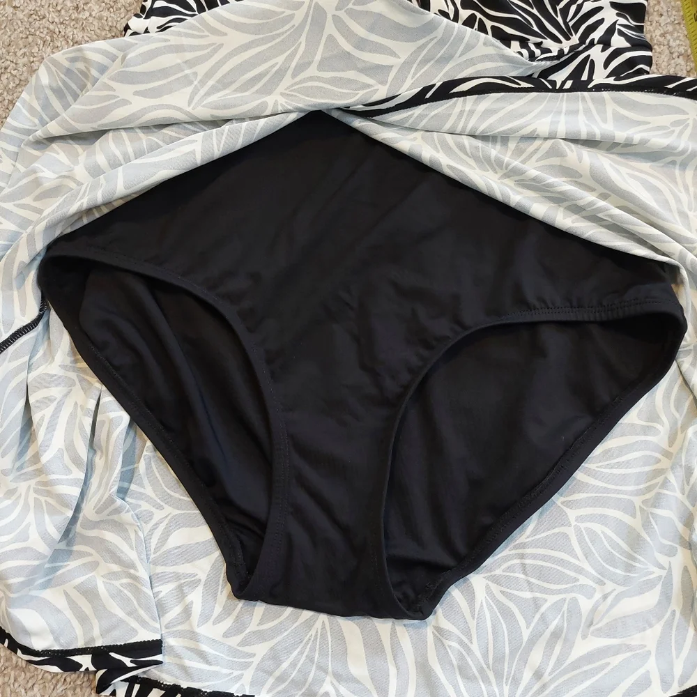 Land’s End‎ Ladies One Piece Swim Dress Size Medium
